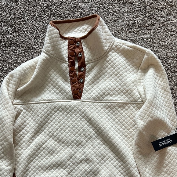 Jones and Co women’s quilted pullover - Picture 2 of 4